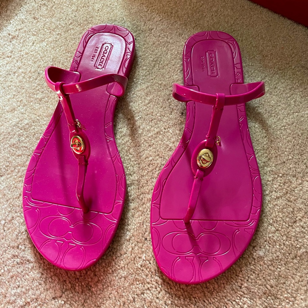 Coach fuchsia shiny Jelly sandals EUC